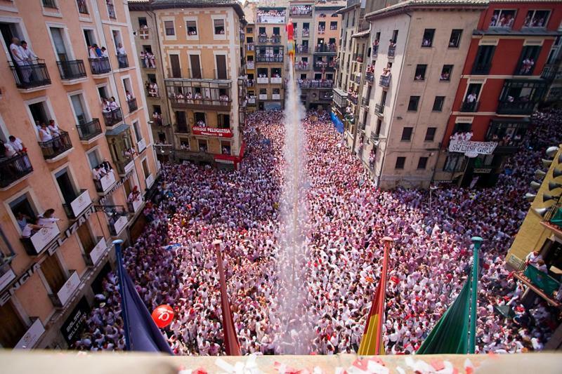 Trampantojo Apartamento En El Corazon De Pamplona Kültér fotó